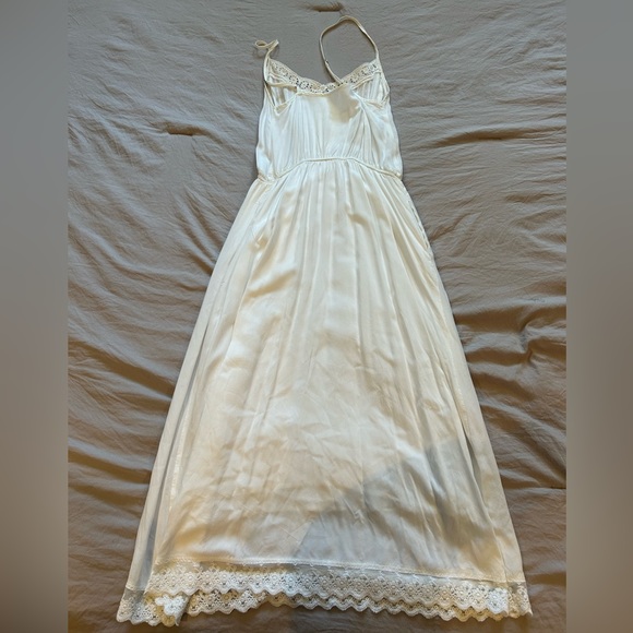 White Garage Dress with Lace Detailing - Picture 2 of 3